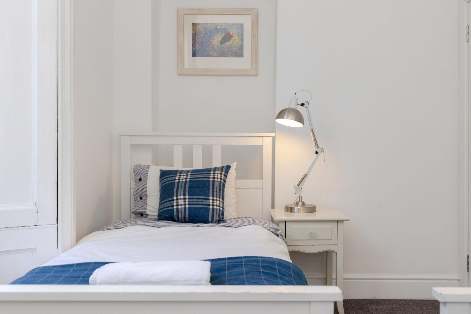 Traditional 3 Bedroom Quiet Duplex Flat By High St, Trams And Buses - Just 1-5 Miles To Centre Edimburgo Exterior foto
